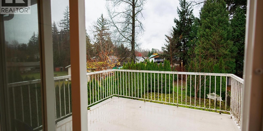 A 5115 MEDEEK AVENUE Terrace Photo 17 A 5115 MEDEEK AVENUE Terrace Photo 17